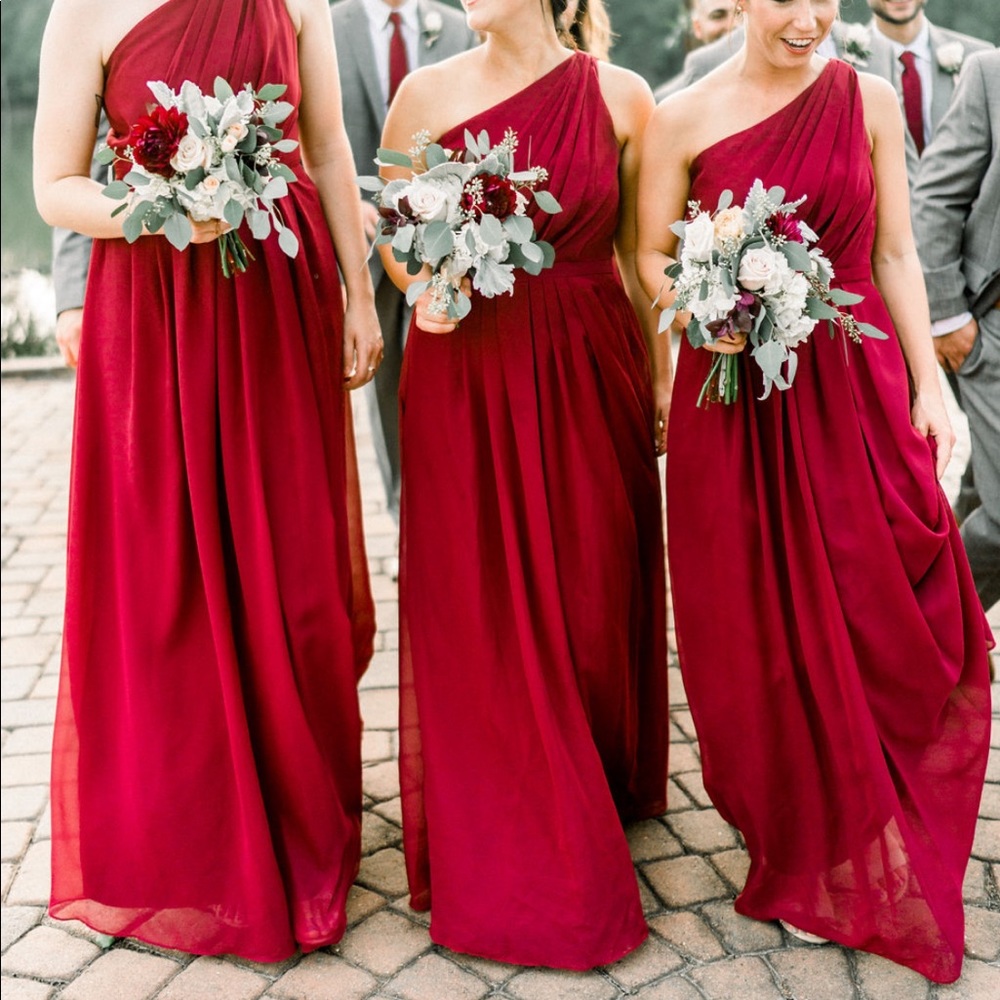 Stunning one shoulder bridesmaid dress!